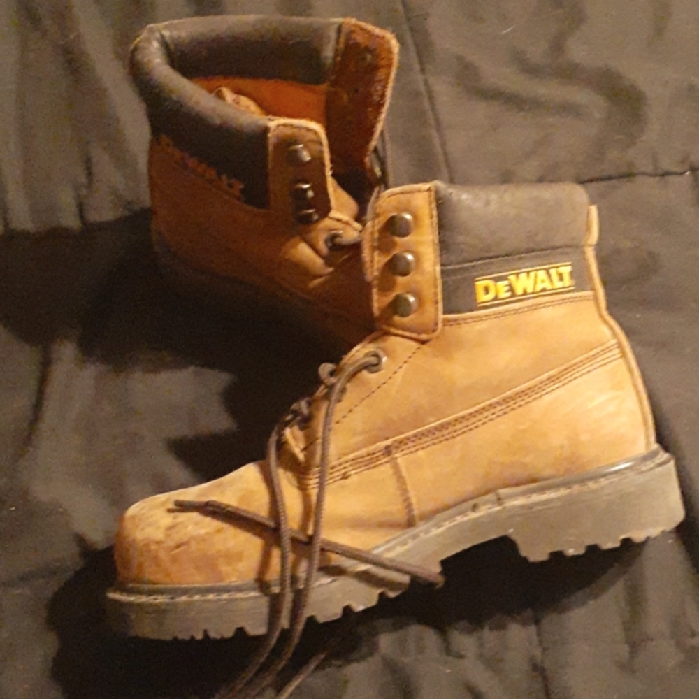 DeWalt men's 6.5 Women's 7.5/8 boots